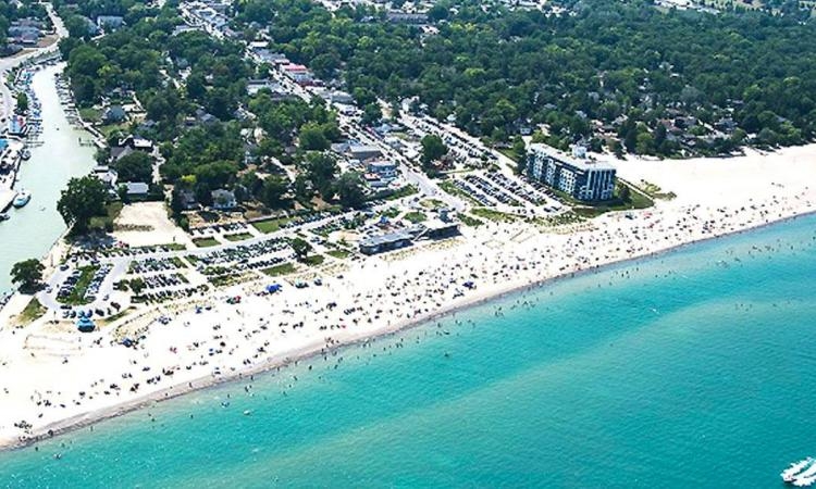 Une magnifique plage  8 heures de Montral